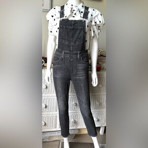 Levi’s Premium 93% Cotton Denim Overalls Skinny Legs Faded Black color Size 28